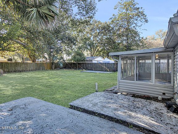 4th image of 2431 LAKE LUCINA Drive N