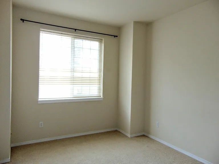1800 NE 40th St #F6 — Photo 14