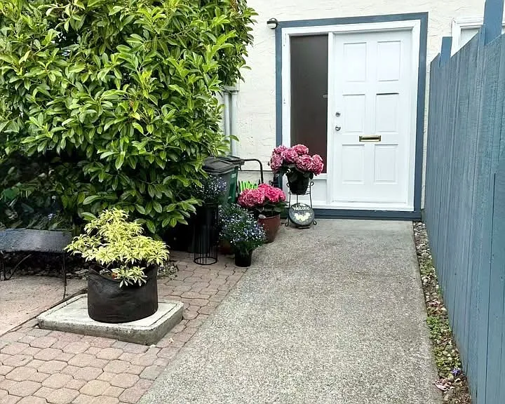 3987 Gordon Head Rd — Photo 2