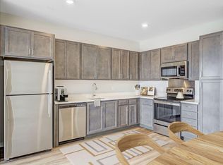 2025 W River Rd N #C8155A1D7, Minneapolis, MN 55411