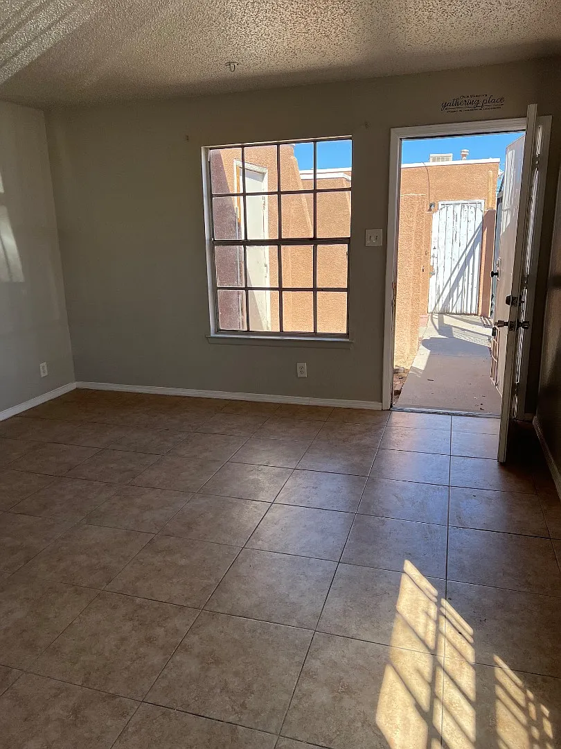 932 San Pedro Drive Southeast - 932-4 — Photo 2