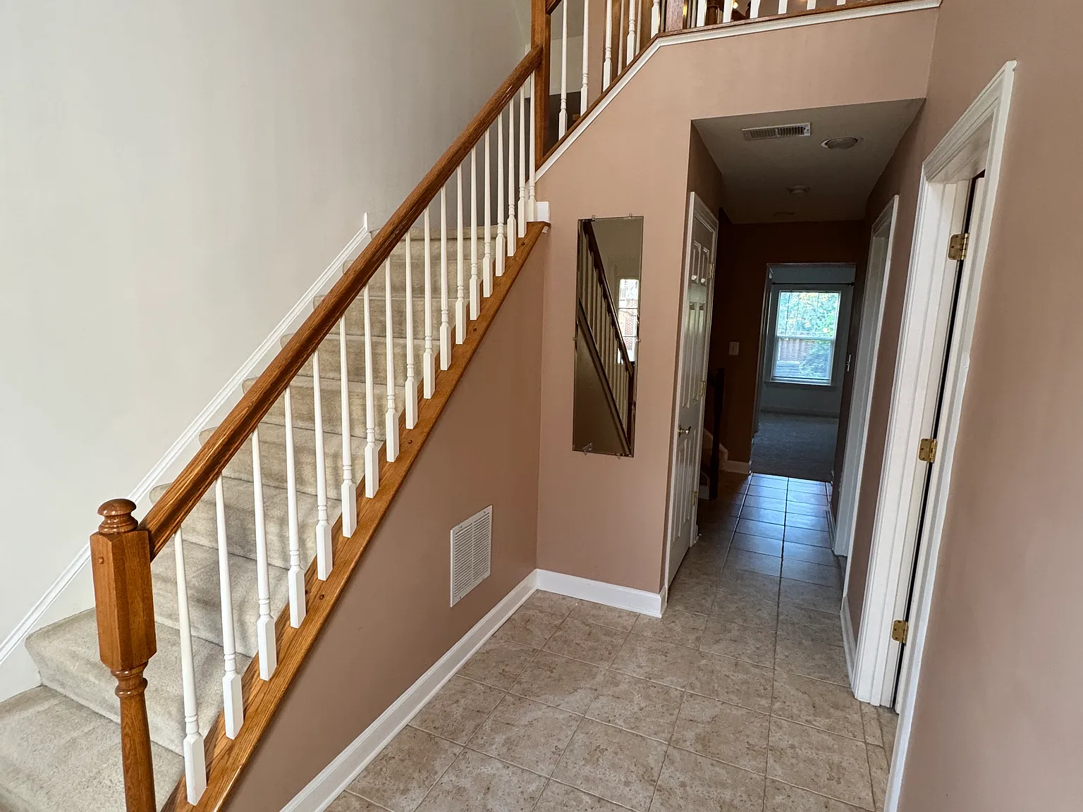 4 bed, 2561 sqft, $2,900 — Photo 3
