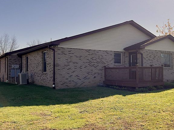 3rd image of 1812 W Essex Pl