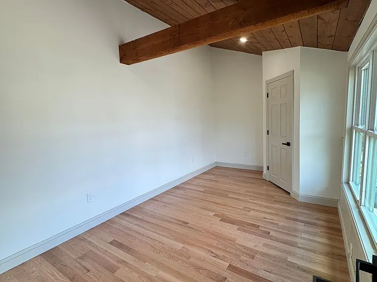 51 Summit St — Photo 3