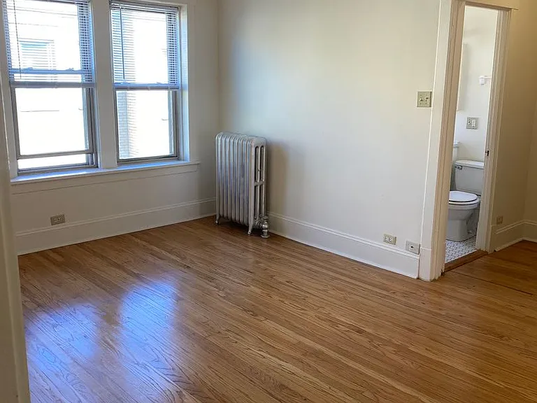 4305 N Francisco Ave #3I — Photo 2