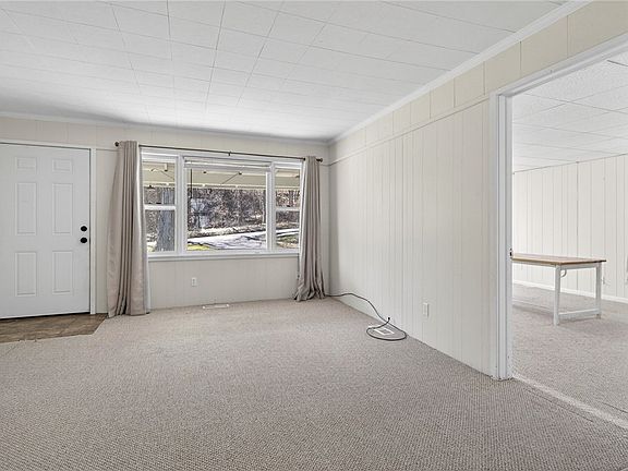 4th image of 121 Coy Glen Rd