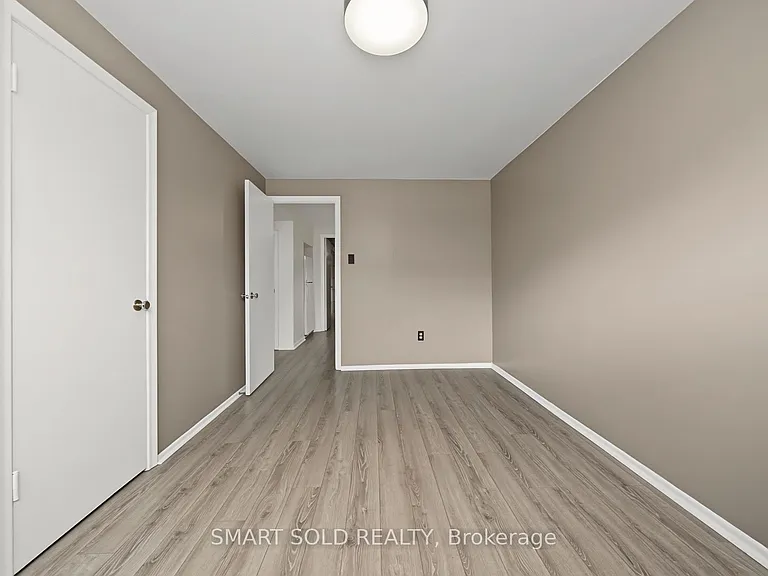 1 Cameo Cres — Photo 33
