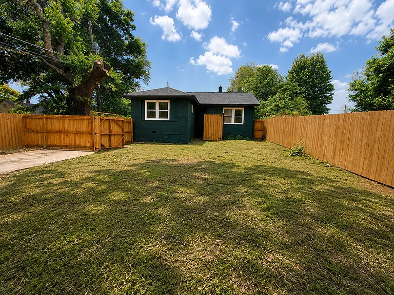 938 Haynes St — Photo 12