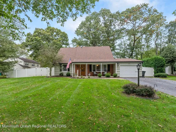 34 Chamber Lane, Manalapan, NJ 07726