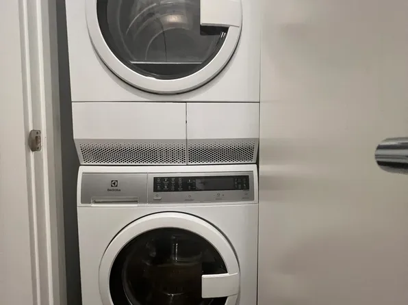 851 Hart Street image 5 of 6