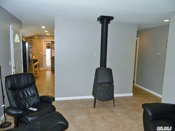3rd image of 2831 Pine Ave