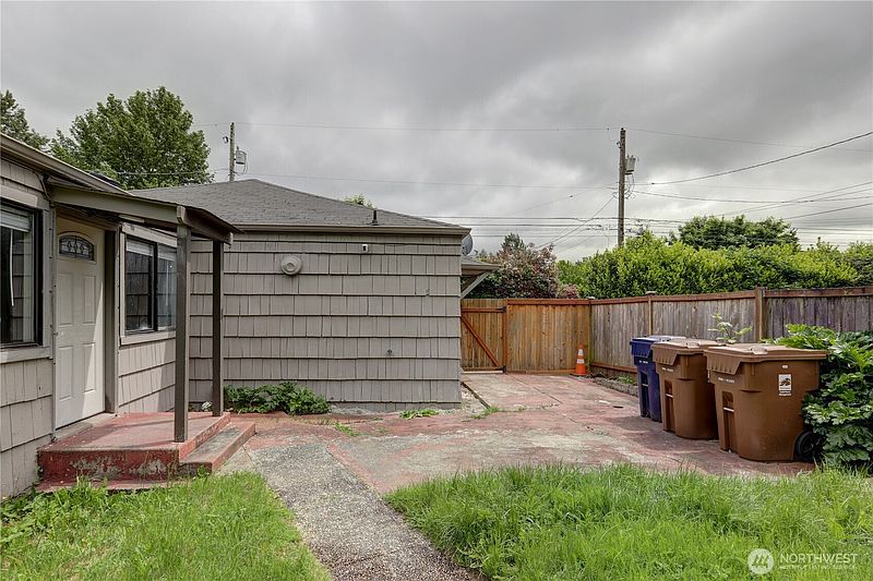 2nd image of 4609 S Thompson Avenue