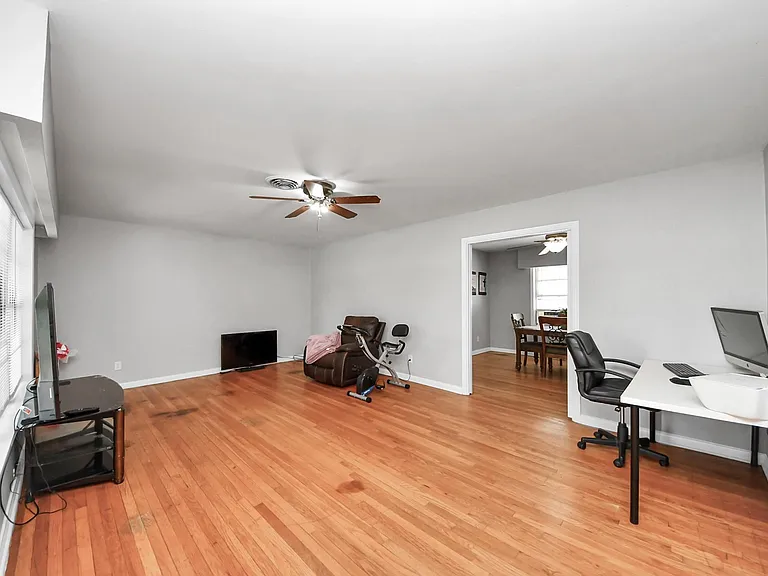 2601 Holly St — Photo 10