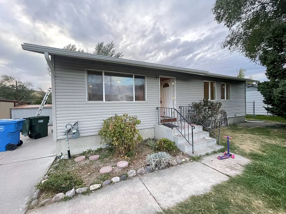 355 Kurtwood Dr