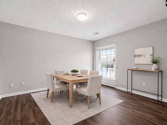 3rd image of 141 Kingston Ridge Dr