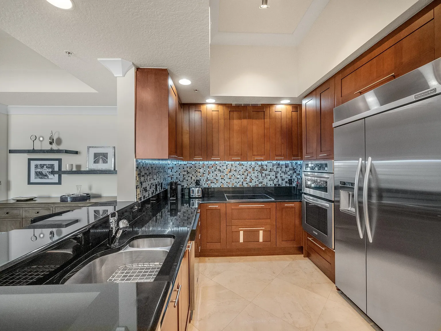 2 bed, 2.0 bath, 1373 sqft, $9,750 — Photo 4