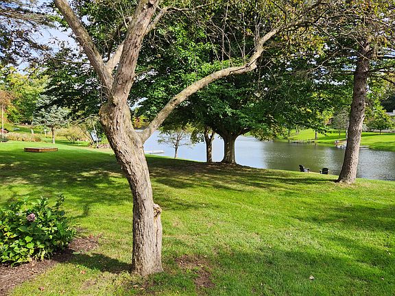 3rd image of 1022 Paradise Lake Dr SE