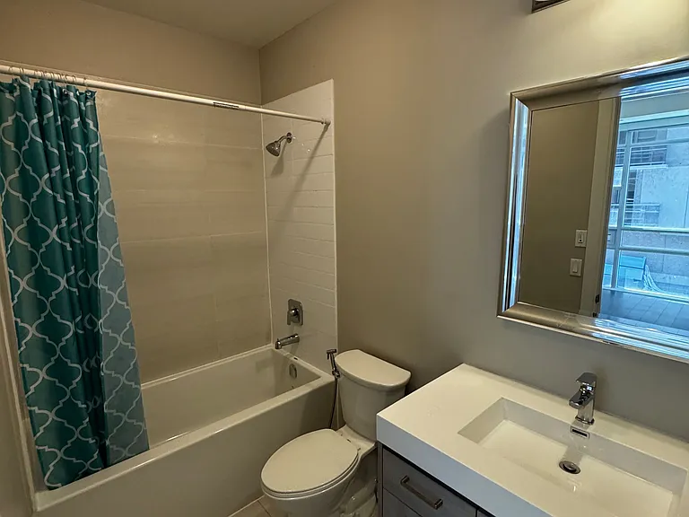 150 Main St W #412 — Photo 17