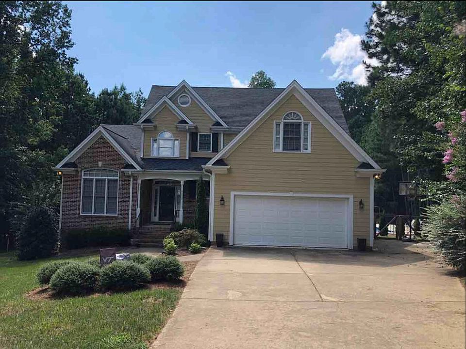 Cul de sac lot long driveway