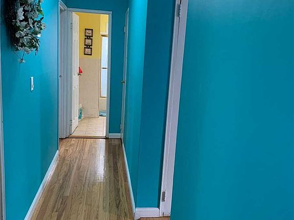 3rd image of 215 Fruitwood Ln