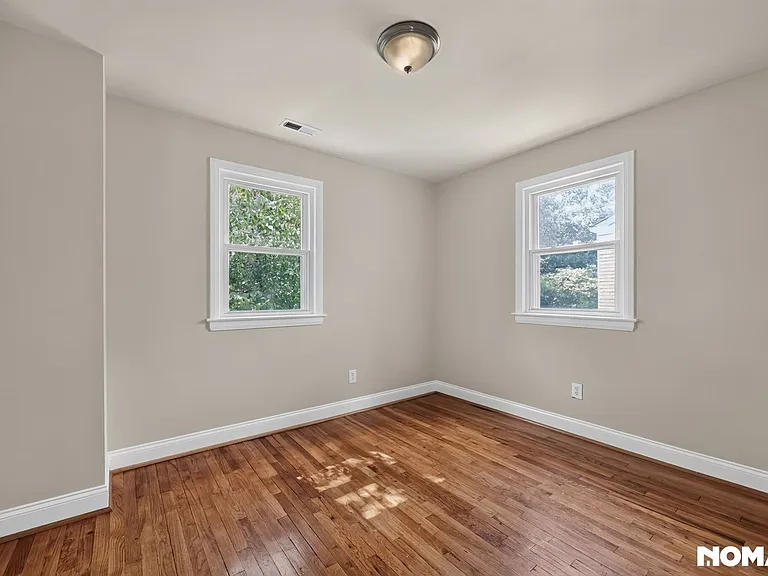 8507 Potomac Ave — Photo 26
