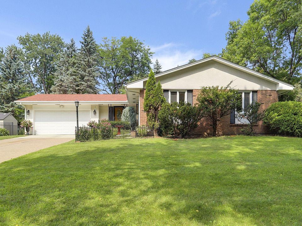 1st image of 417 Woodhill Dr