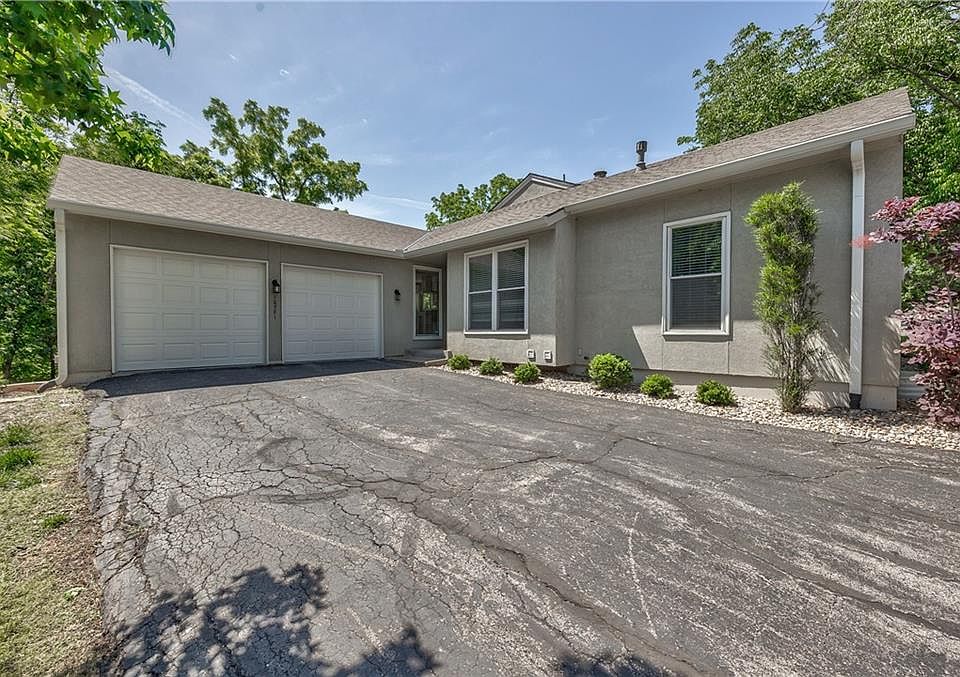 1st image of 10781 Oakmont St