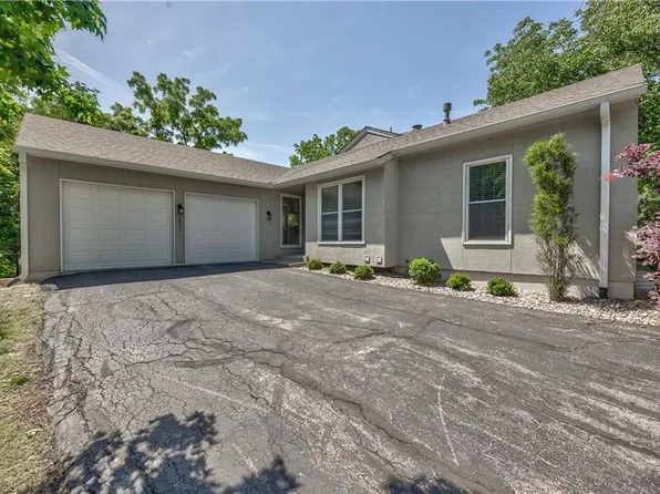 10781 Oakmont St, Overland Park, KS 66210