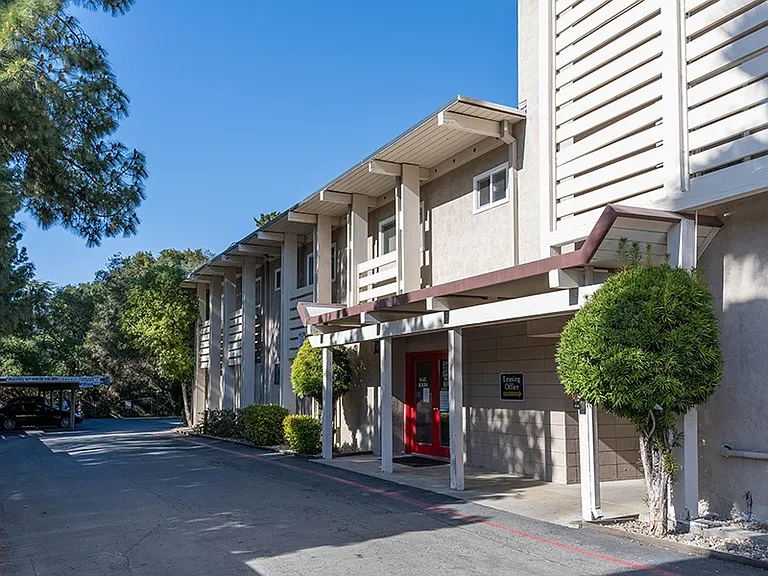 LOTUS APARTMENTS — Photo 20