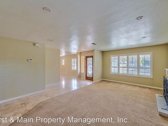 5th image of 1038 Tamarisk Dr