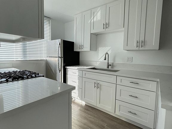 4th image of 231 Belmont Ave #2