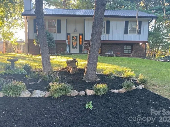 59 Springside Dr, Hendersonville, NC 28792