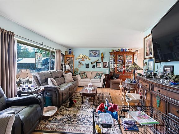 5th image of 2187 Burgoyne Rd