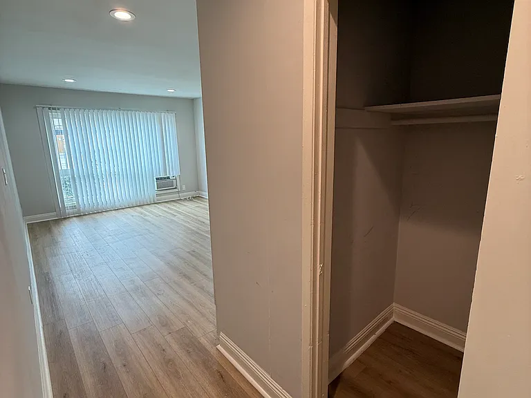 4747 Haskell Ave — Photo 3