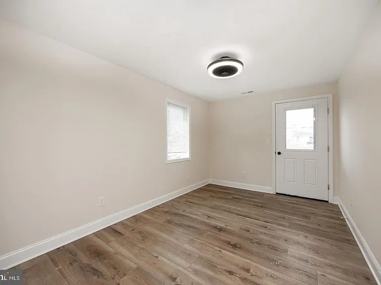 325 W Barnard St W — Photo 33