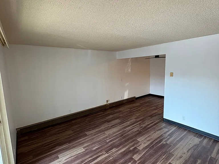 230 W Broadway St — Photo 6