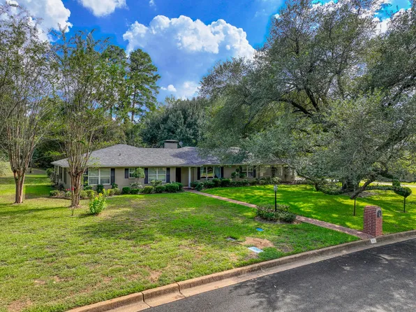 20 Sunset Rd, Palestine, TX 75801