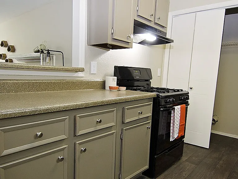 Berkeley Landing Apartments — Photo 9