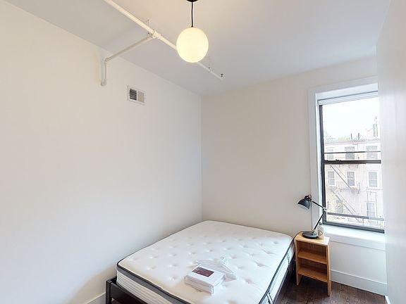 3rd image of 417 Grand Ave #2PRIVATEROOM10