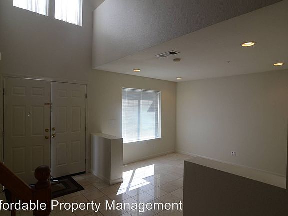 3rd image of 32682 Foxglove Way