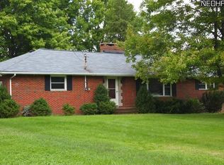1329 Bell Rd, Chagrin Falls, OH 44022