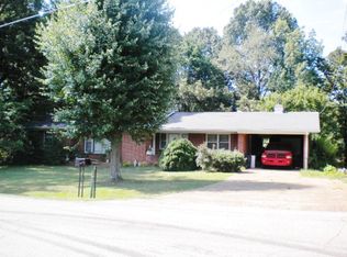142 Berry St, Camden, TN 38320