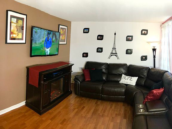 3rd image of 2759 Woodmont Dr