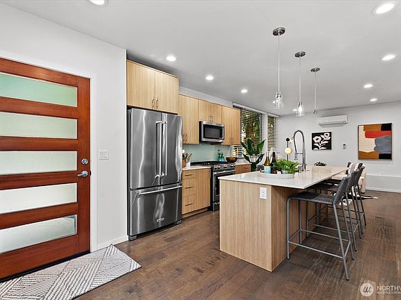 4th image of 623 NW Market Street