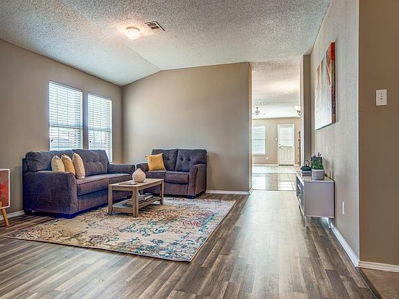 3rd image of 612 Jewelflower Dr