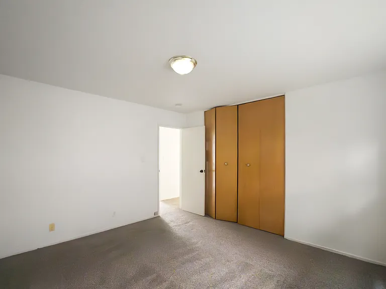 Curtner Villa Apartments — Photo 30