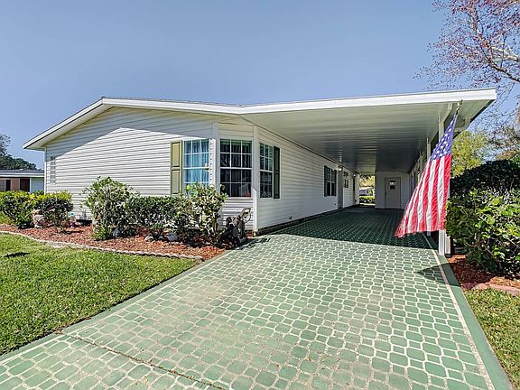 2nd image of 33 Bluewater Lake Cir