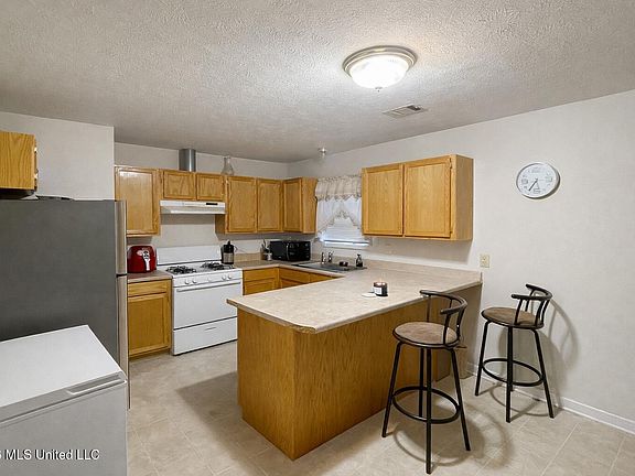 3rd image of 526 W Porter St