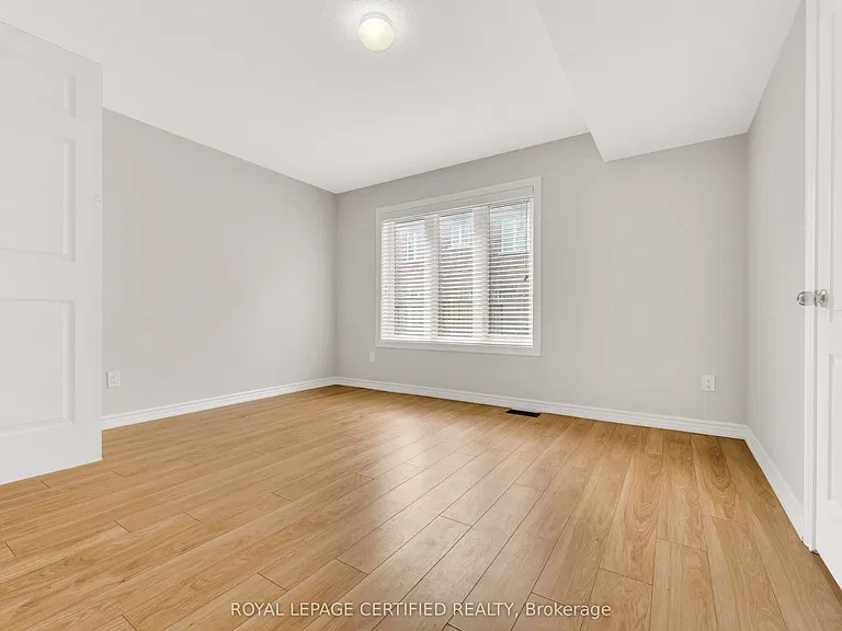 13 Shiff Cres — Photo 17