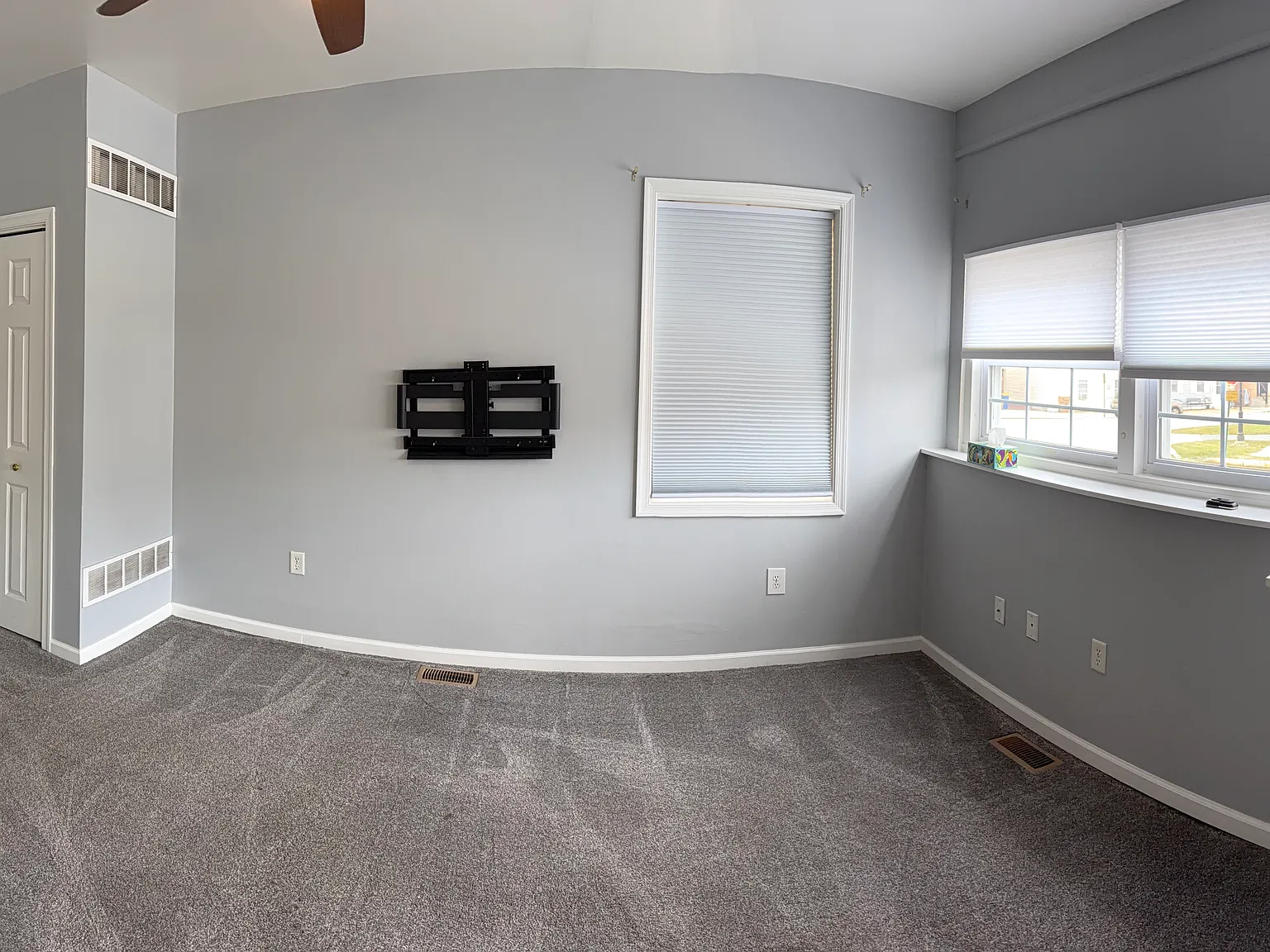 1 bed, 616 sqft, $1,350 — Photo 2